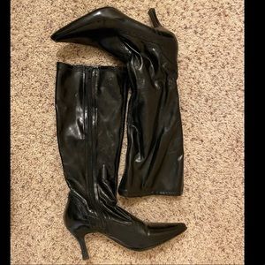 heeled boots with zipper